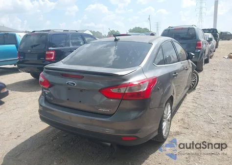 2014 Ford Focus Titanium from USA, damaged, VIN 1FADP3J28EL106805
